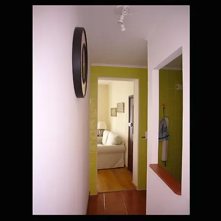 11 Steps Apartment *